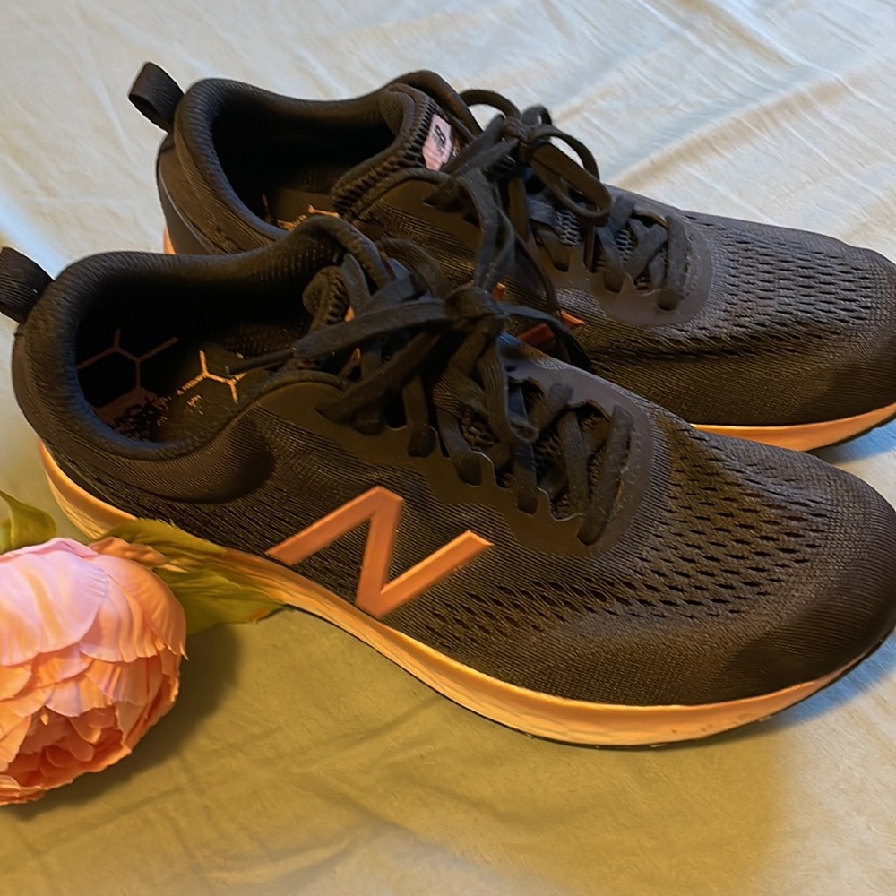 New Balance Fresh Foam Arishi v3 running shoe, 11M, Black/Peach Soda Met…